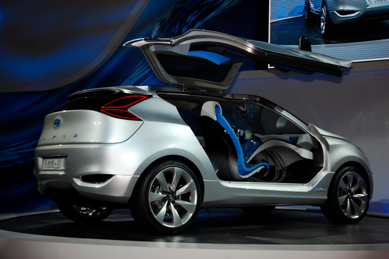 Illustration for article titled Hyundai Nuvis Concept: Hybrid Blue Drive Gives It Wings
